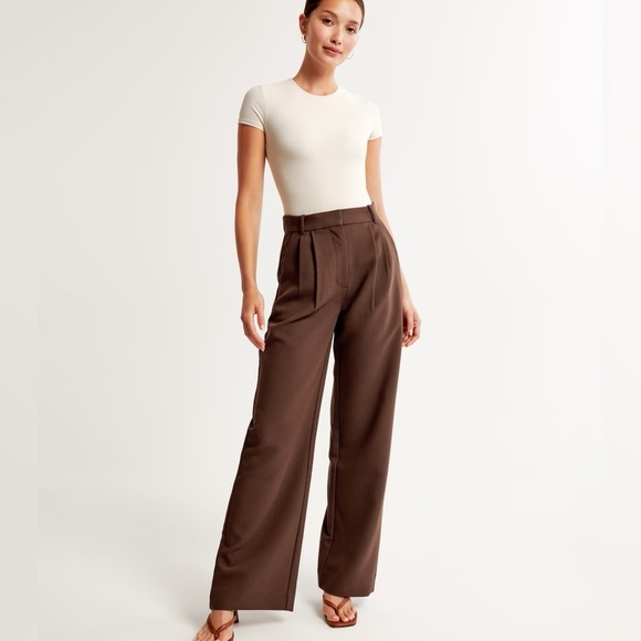 A & F - Sloane Tailored Pant - Pleated Trouser Pants in Chocolate Brown - Picture 1 of 13